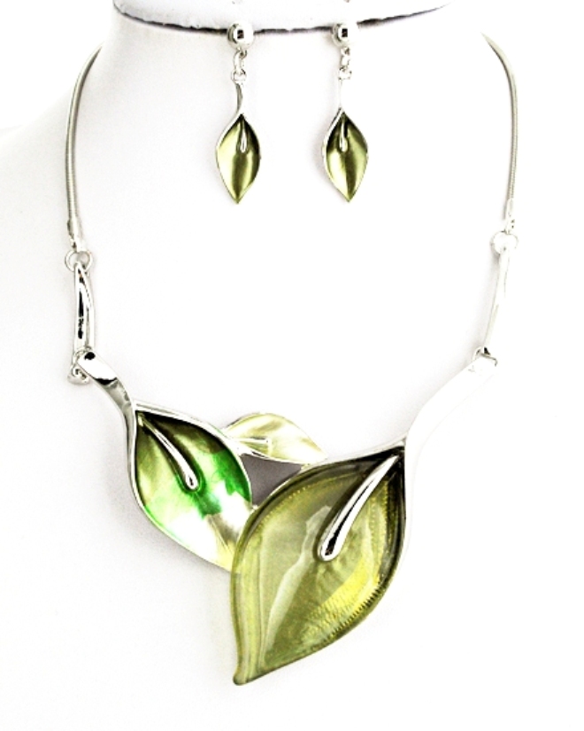 Three Green Leaves Metal and Resin Necklace Set