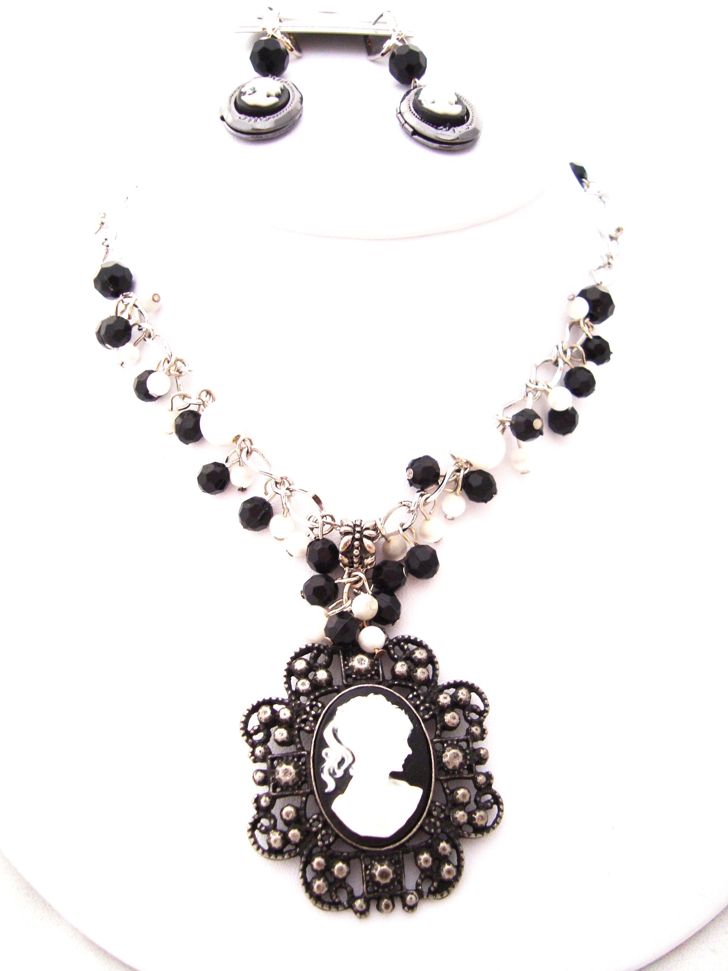 Black and White Right Facing Ponytail Girl Cameo Necklace Set