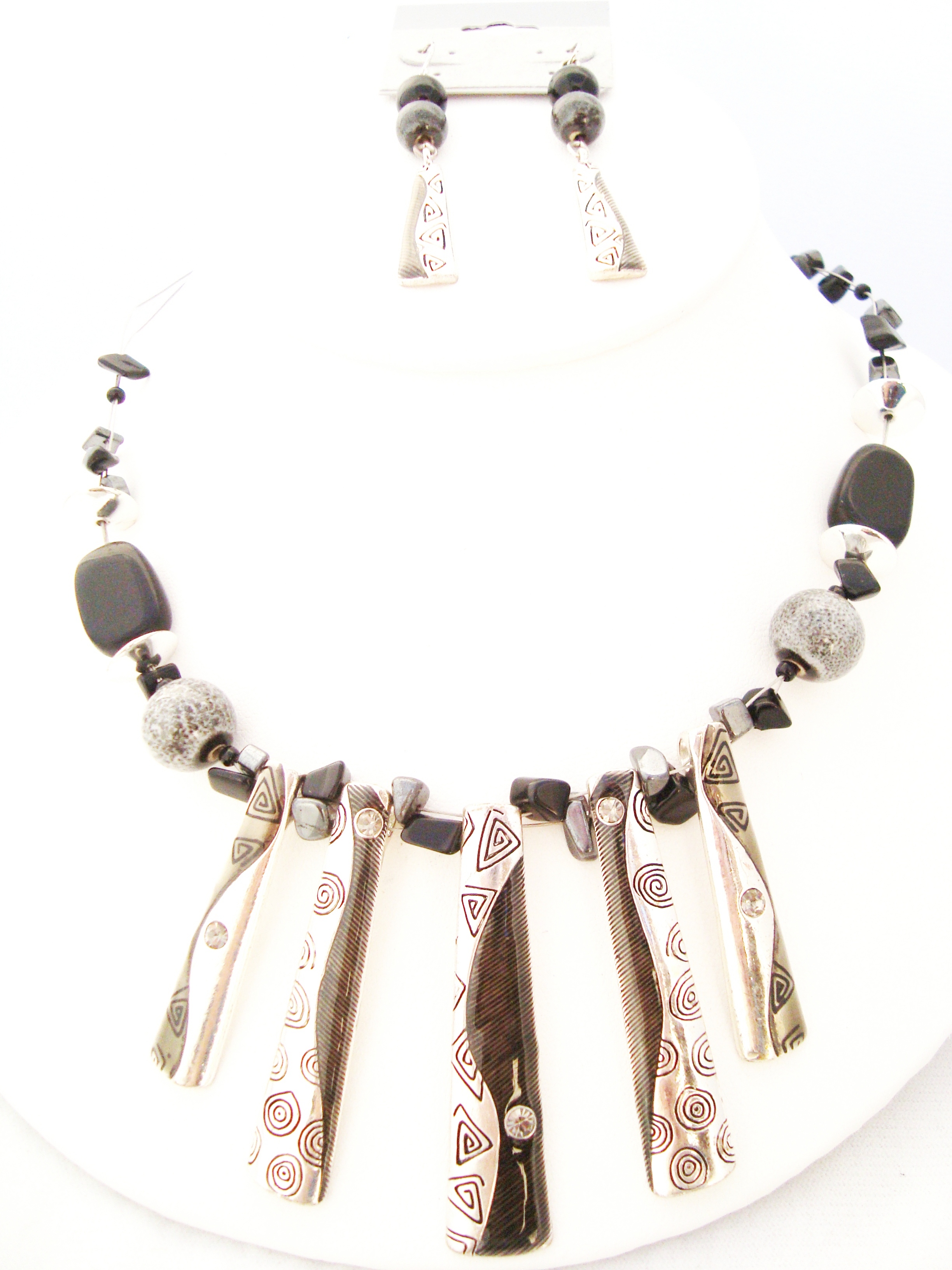 Black White Metal Slab Necklace Set