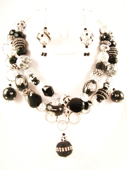 Triple-Strand Layered Black and White Necklace Set